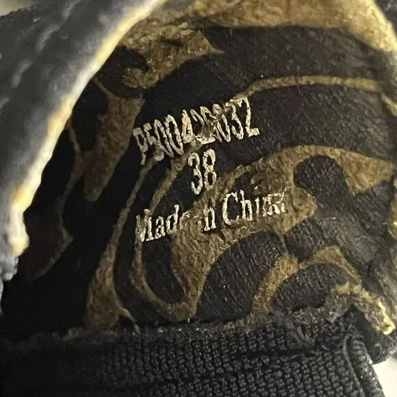 Fly London Women’s size 7. 5-8 US 38 EUR Leather Ankle Zip Boots Wedge Bootie. - Picture 13 of 13